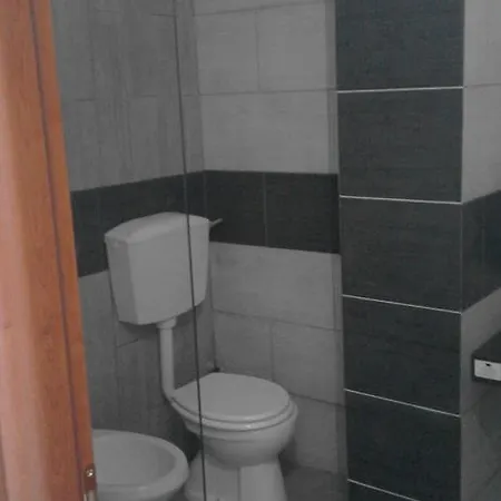 Garden Bed and Breakfast Μόντικα